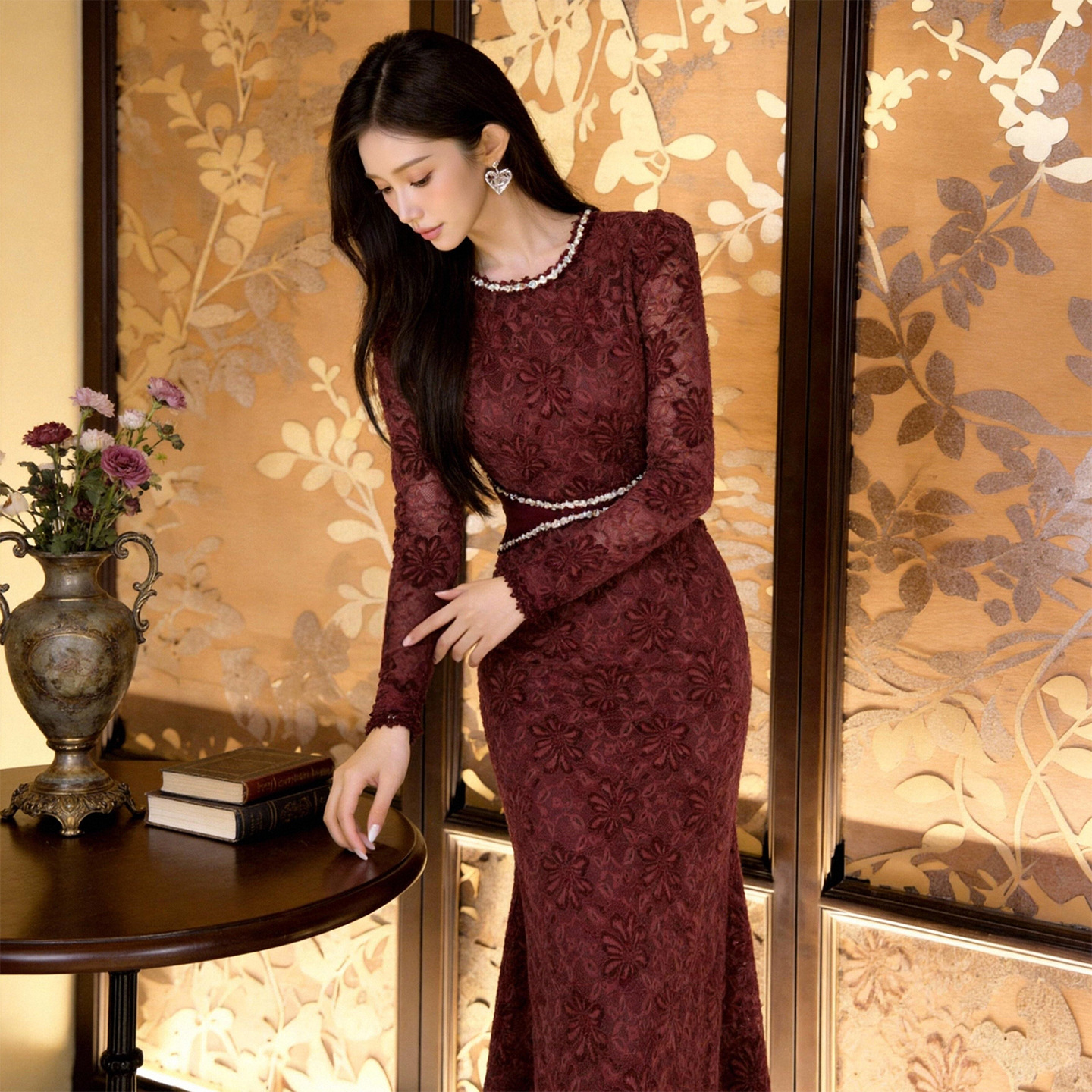 Đầm maxi nữ cổ tròn thắt eo ren mỏng dáng dài — màu đỏ