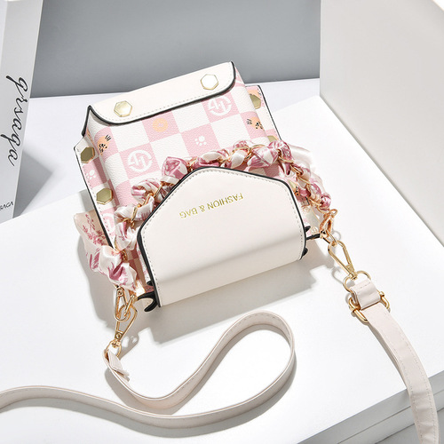 Manufacturer's new summer bag, Korean version, simple small square bag, fashionable and versatile, one-shoulder crossbody, trendy mini mobile phone bag, women's bag