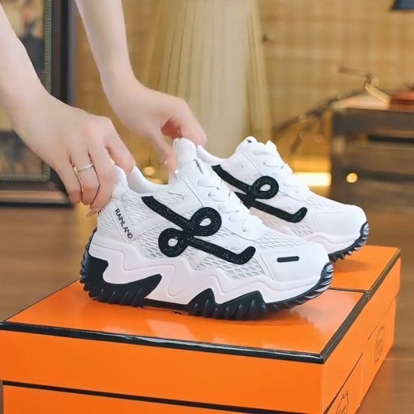 Zapatos de verano nuevos zapatos de mujer de altura transpirable de fondo grueso rebote universal mesh casuales zapatos deportivos de mujer