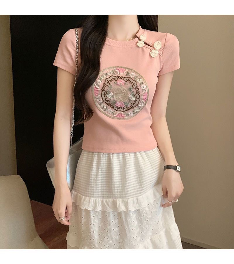 Nova kitajska majica s kratkimi rokavi in ​​vezenino qipao za ženske poleti 2024, nov sladko-začinjen dekliški oprijet kroj in_voghion.com