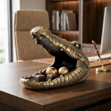 �羳��ƷCrocodile statue storage box�{�~��������b�Ʒ�Y��