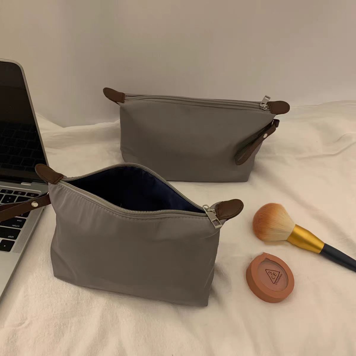 Nueva memoria compuesta bolsa de maquillaje portátil de viaje bolsa de almacenamiento de maquillaje bolsas de bolsas impermeables image 1