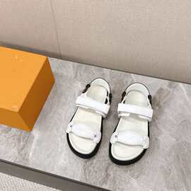 纯原TB露趾圆头皮带扣防滑外穿沙滩凉鞋松糕厚底休闲女鞋