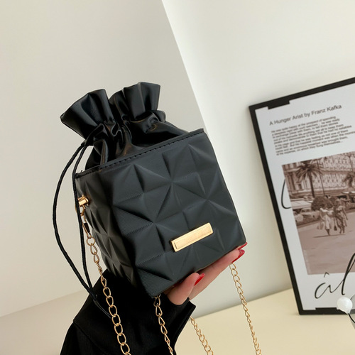 Lifestyle Women's Bag  Summer Fresh and Retro Crossbody Bag Elegant and Beautiful Fashion Shoulder and Crossbody Bag
