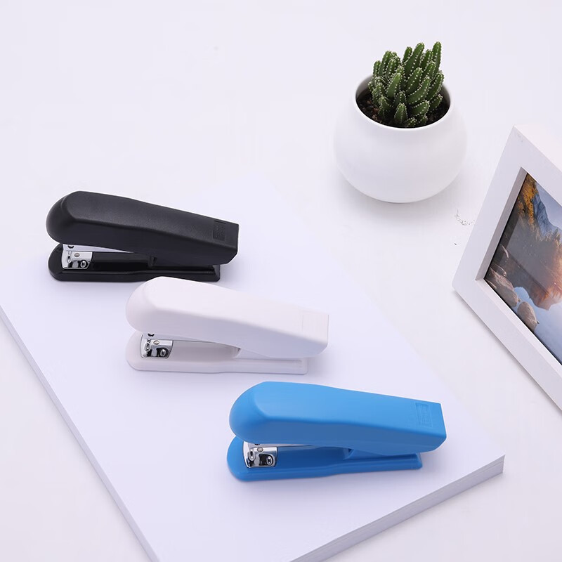 8108 스테이플러 (흰색, 파란색 및 검정색 배열)