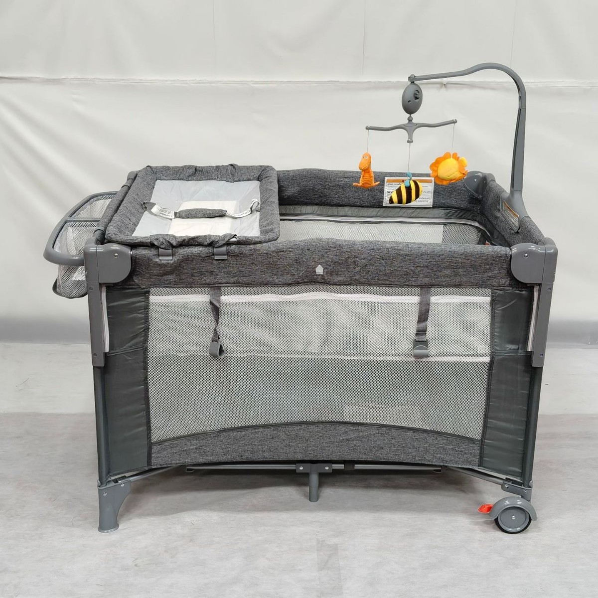 Three-Speed Adjustable Bed Can Be Bound with Large Bed Portable Multi-Functional Crib