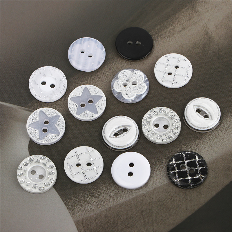 厂家批发简约风仿贝树脂纽扣梅花星星立体鱼眼珠光钮扣百搭扣子