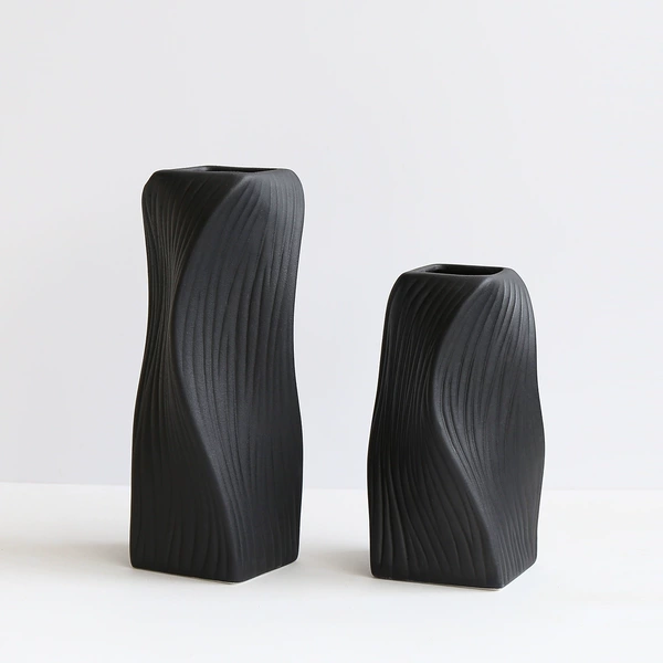 Rotating and twisting two-piece set [matte black] (2 vases)