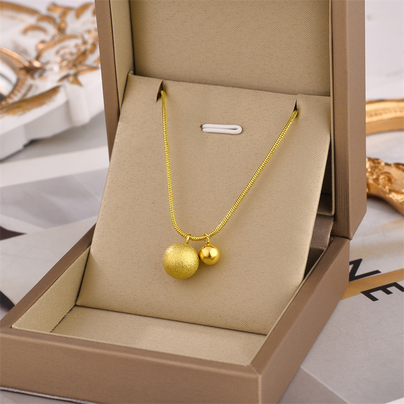 Collar de acero de titanio para mujeres simple y versátil estilo ligero de lujo nicho diseño de alta calidad no decoloración joyería de cadena de clavícula al por mayor