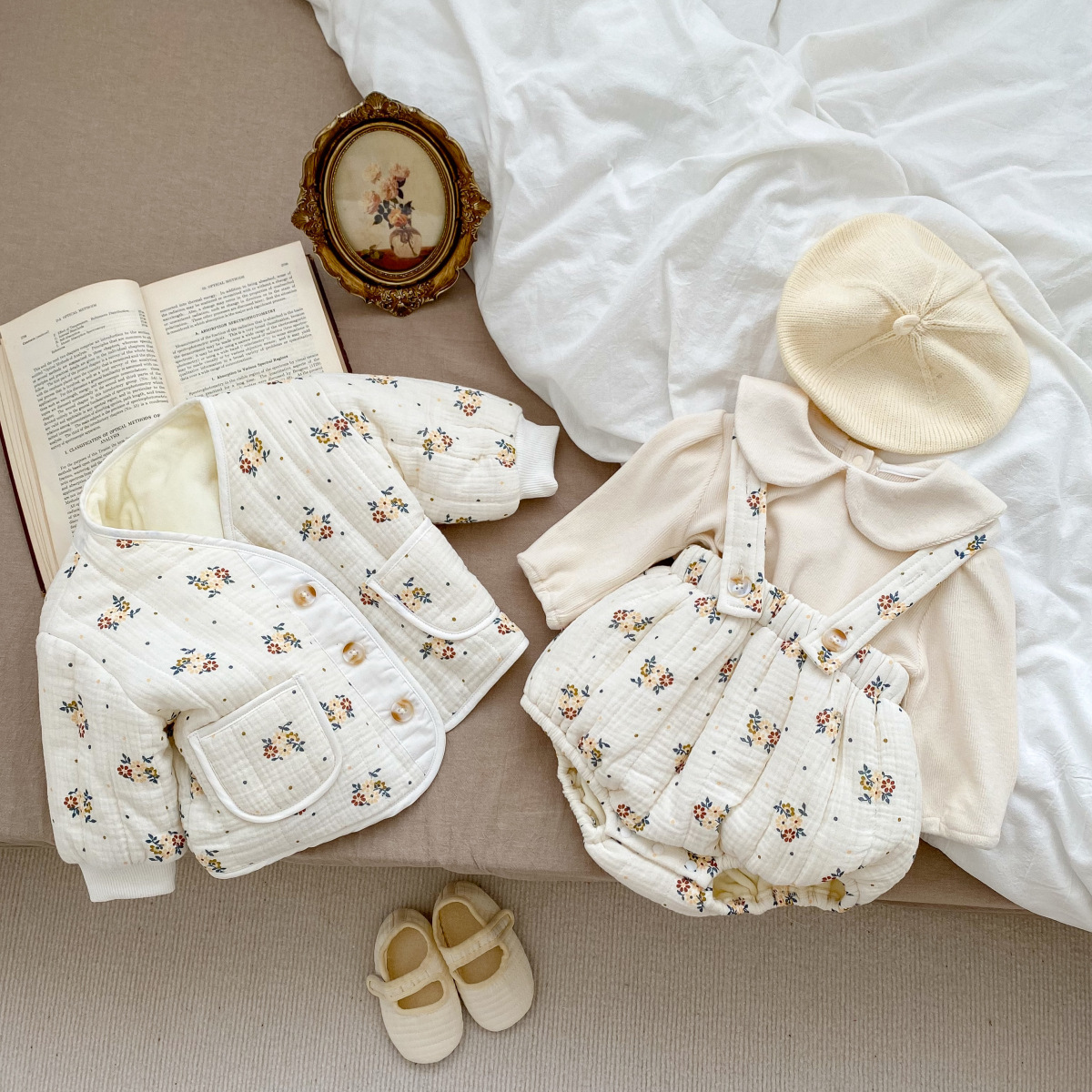 2022 traje de otoño e invierno 0-2 años bebé niñas acolchado engrosado floral algodón acolchado abrigo muñeca cuello superior algodón acolchado abrigo para salir