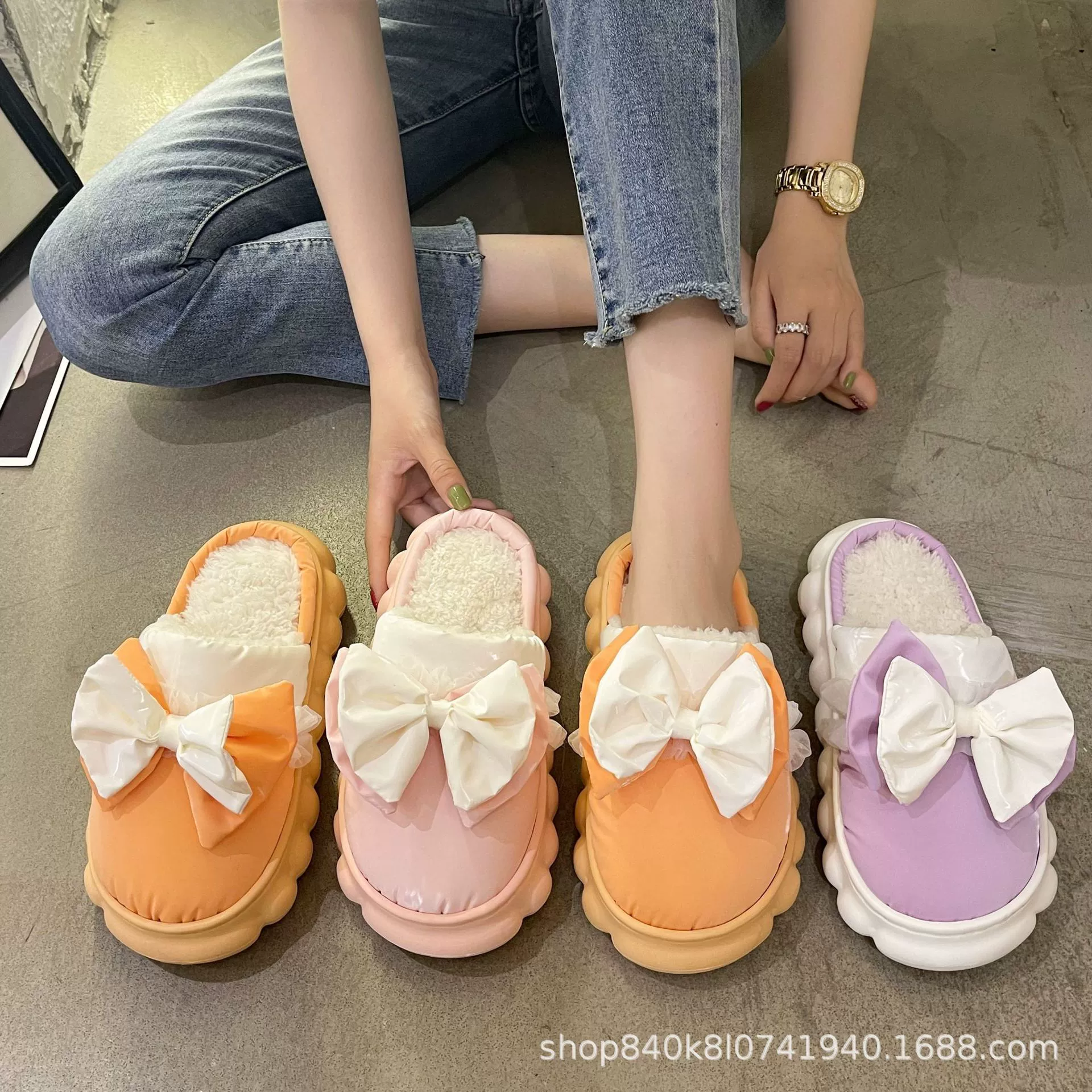 Женские милые и теплые домашние тапочки с бантом, на толстой подошве, нескользящие, подходят для использования в помещении и на улице, закрытые хлопковые тапочки для женщин, новый стиль с дополнительным флисом.