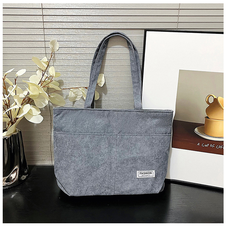The fashionable and retro bucket bag for women, the new large-capacity versatile crossbody bag for women, and the trendy and elegant tote bag for women are selling well undefined