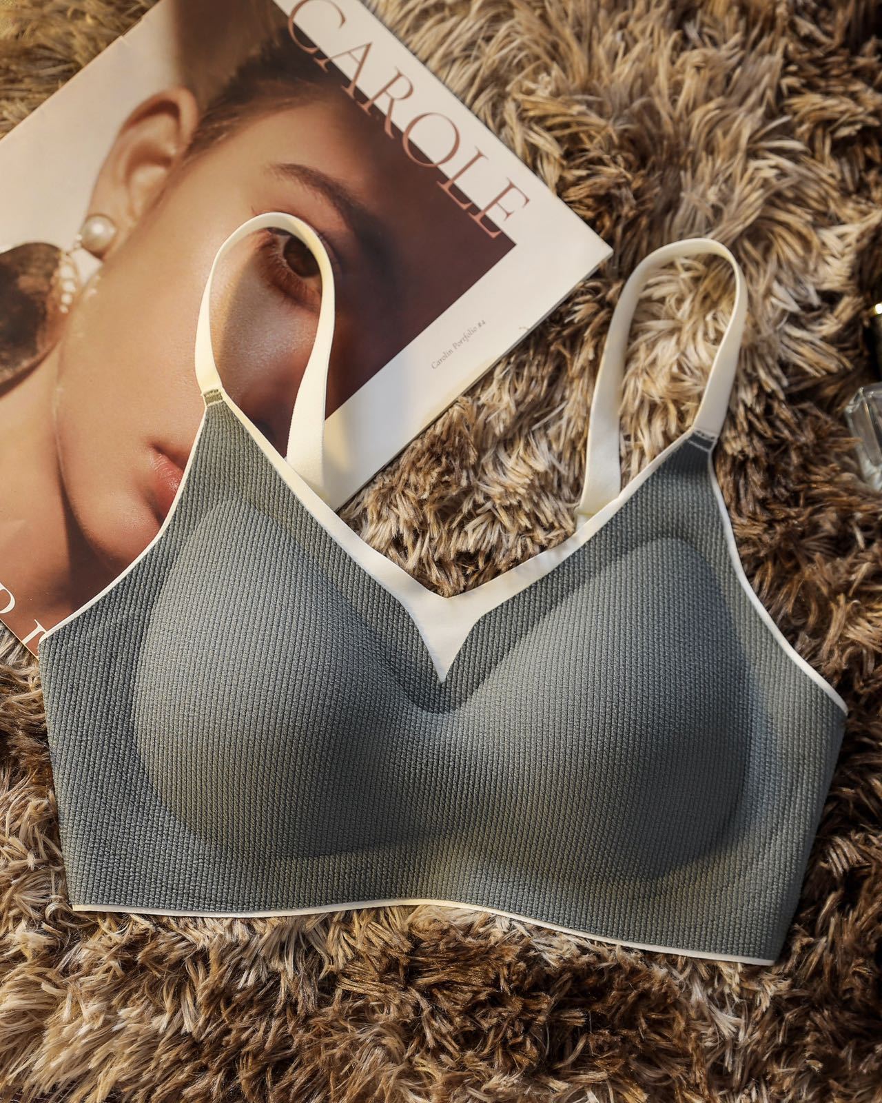 Una pieza de rosca de soporte suave ropa interior damas sin anillo de acero sujetador de colapsar anti-caída soporte superior fija copa sujetador delgado