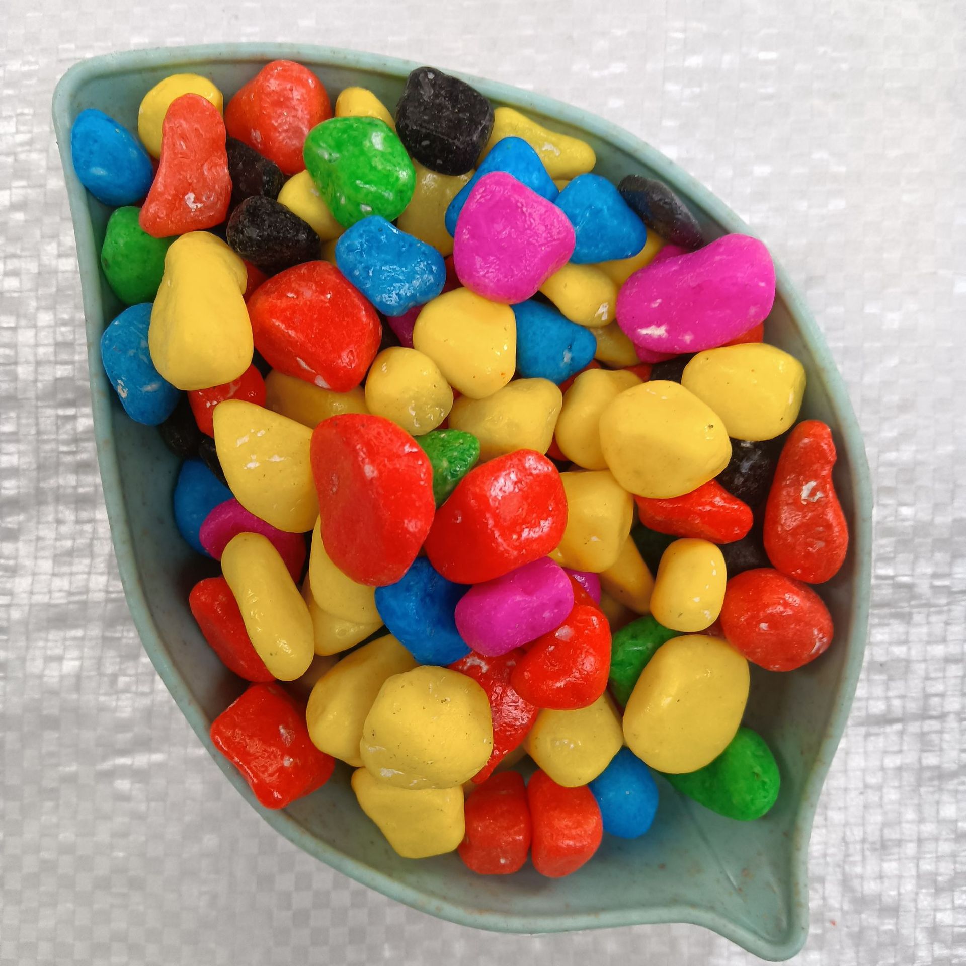 鱼缸花盆装饰用七彩石 染色鹅卵石 五彩石 彩色小石子