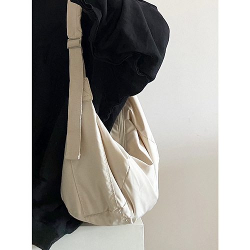 Women's Crossbody Bag 2024 Autumn/Winter New Arrival Large Capacity Dumpling Bag Down Cotton Simple and Versatile Single Shoulder Bag