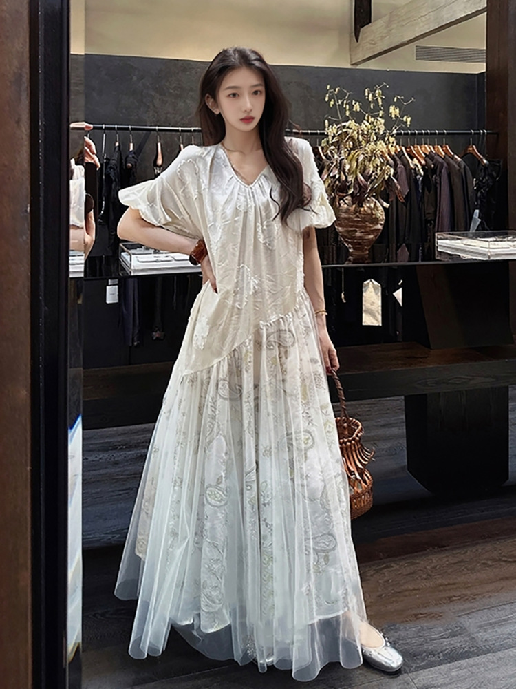 Váy maxi nữ phối hoa phong cách quốc gia cao cấp, chất rayon sang trọng, tay ngắn, thắt eo — Màu trắng, Màu mơ cà phê
