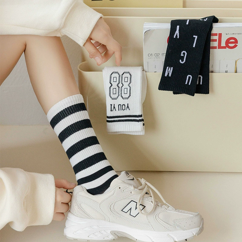 Карикатурные осенние knee socks, до середины голени, с маленькими медведями, оптом
