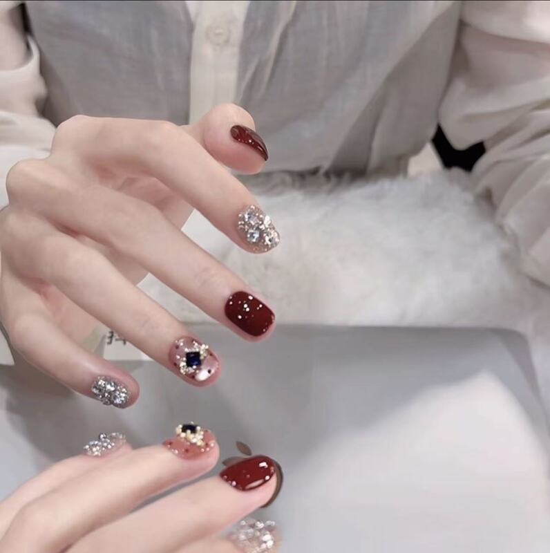 【Rich and Luxurious】Tiktok Spring Collection Gemstone Cat Eye Handmade Short High-End Fake Nail Stickers