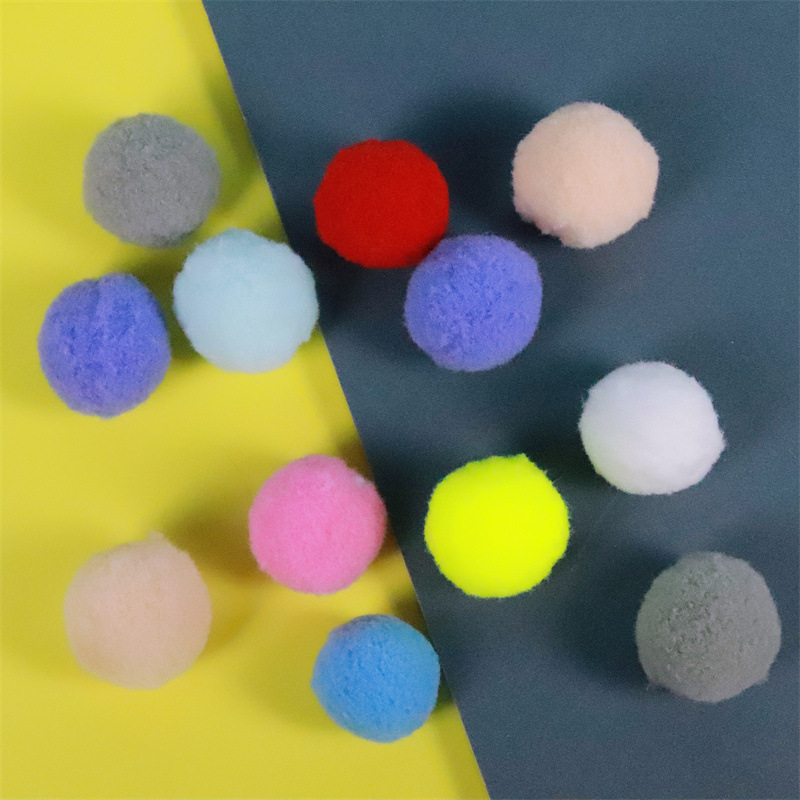 Pelota de Peluche Silenciosa para Gatos Interactiva y Resistente a Mordeduras image 9