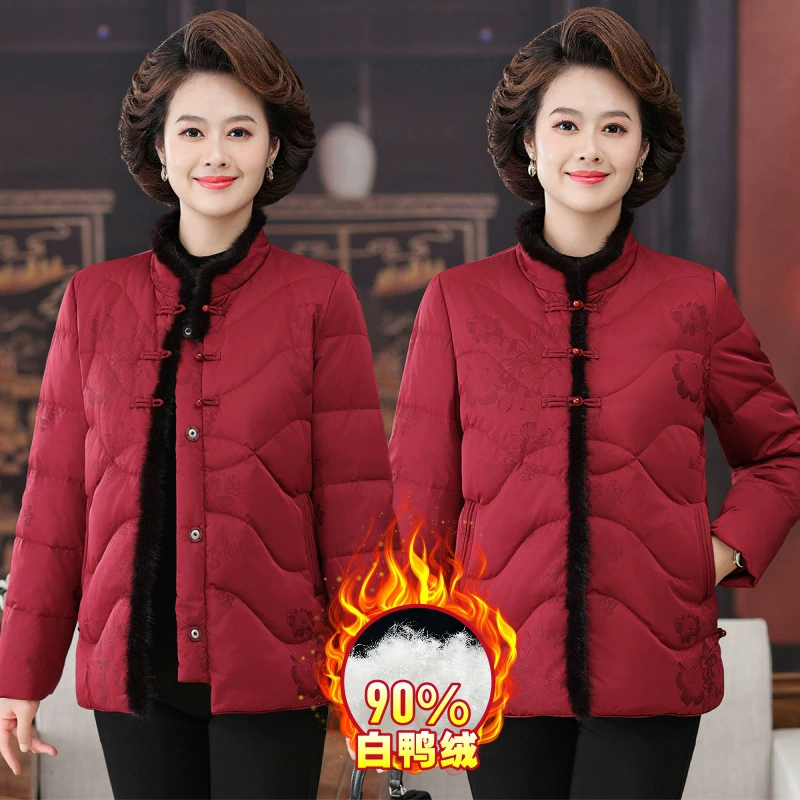 Новая зимняя одежда для мам, костюм Tang, пряжка в стиле 90, белый утиный пуховик, женская одежда среднего и пожилого возраста, модная одежда для бабушек в западном стиле