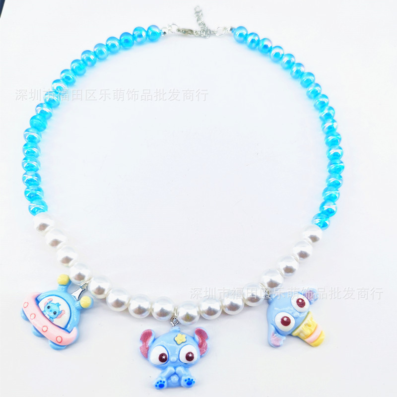 파란색과 흰색 진주 스티치 목걸이 4개