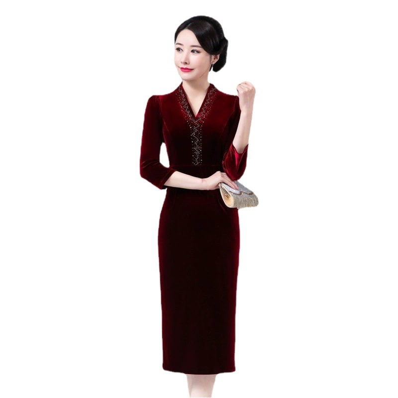 Осень и зима 2020 Новое модное тонкое бархатное платье Ципао Улучшенный темперамент тонкое платье средней длины с бисером