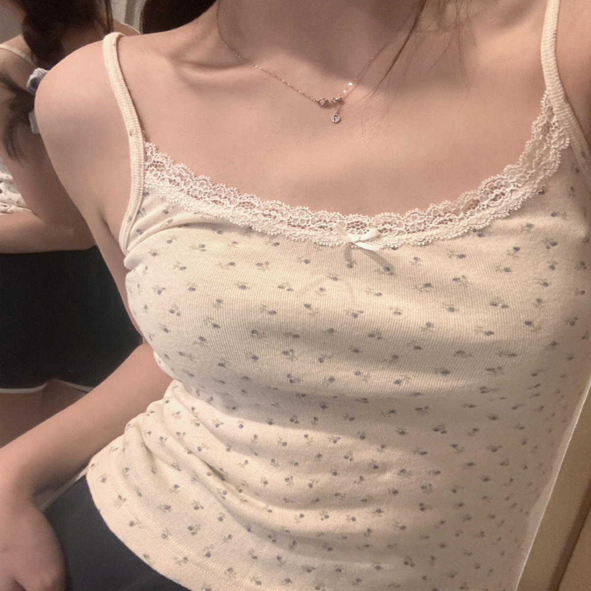 Explosions Ice Silk Pure Desire Spice Girl Lace Flower Small Sling Beautiful Back Vest with Chest Pad One-piece Bottoming Women's Top