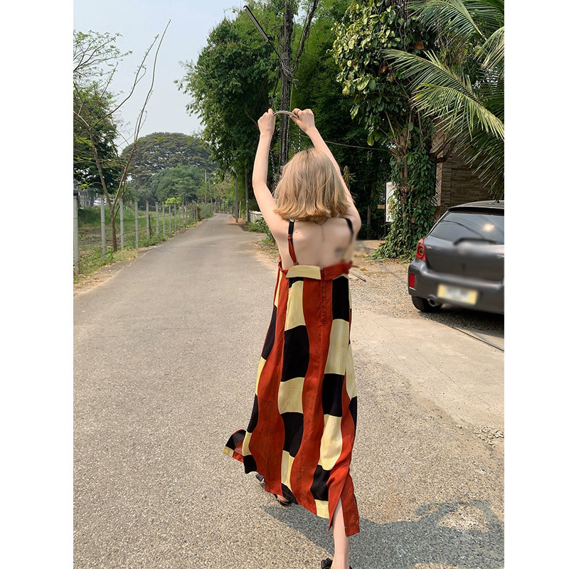 韩版小众设计感显瘦时髦百搭复古红铜氨一字领吊带连衣裙2023年新