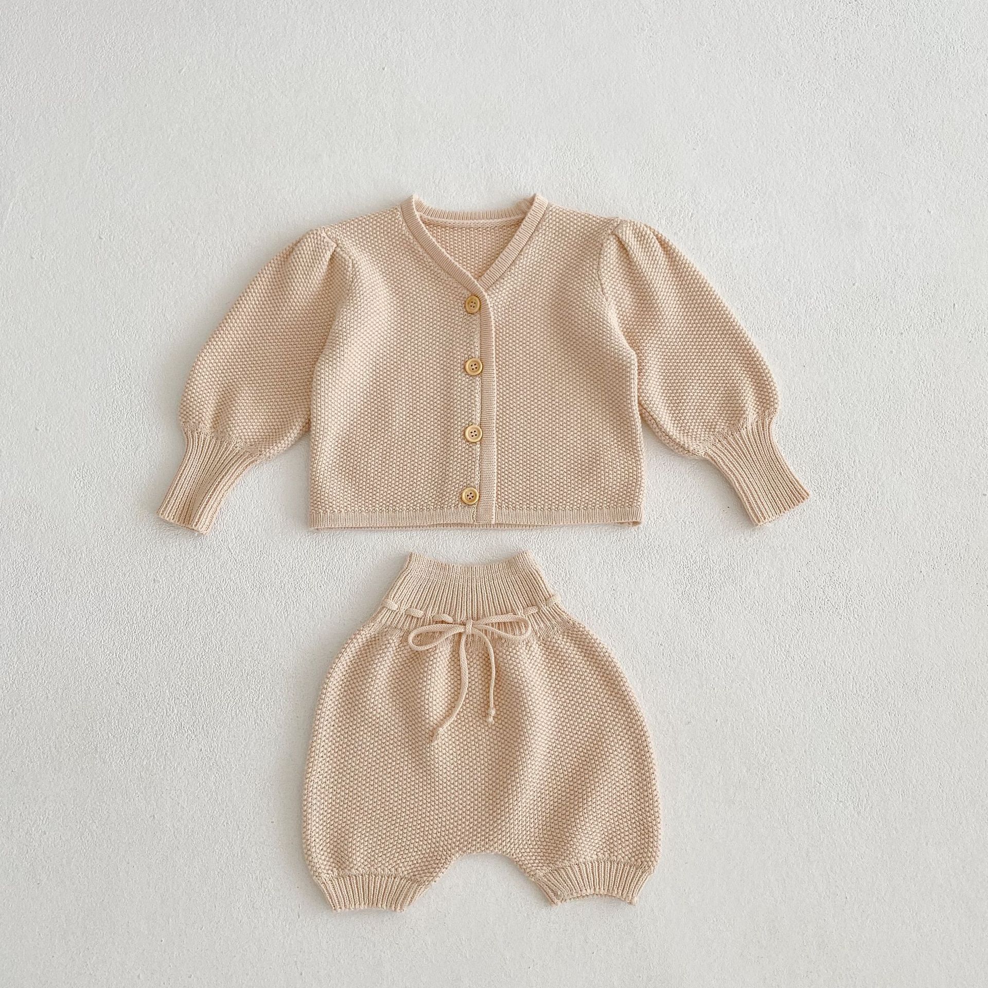 2024 Tavaszi Baba Férfi és Női Kötött V-nyakú Buborékos Ujjú Kabát Lámpás Rövidnadrág Két Részes Szett_voghion.com