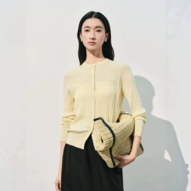 女式针织衫;女式T恤;女式衬衫