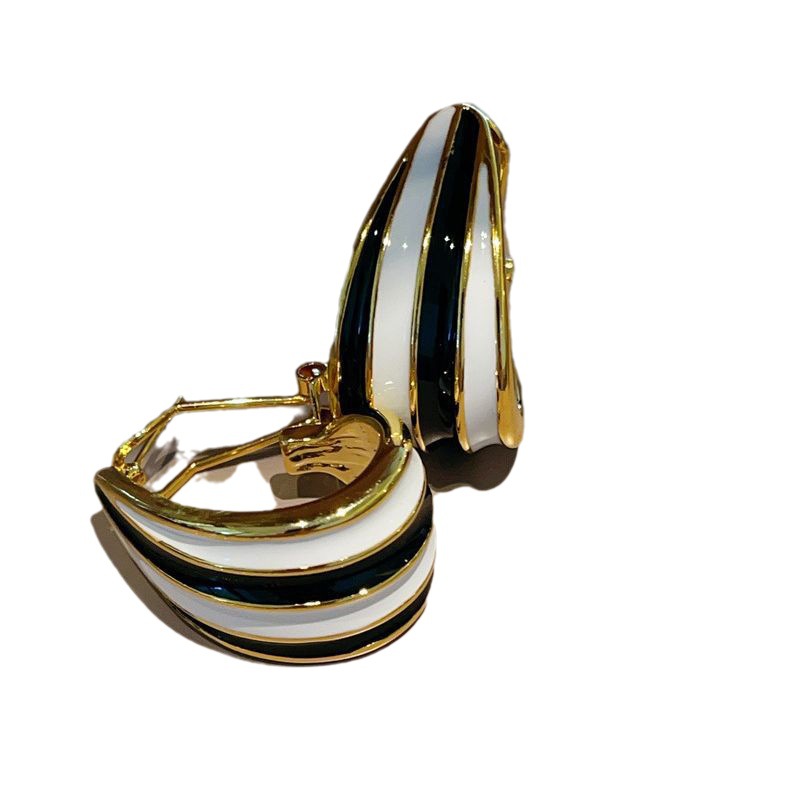 Alto grado 18K chapado en oro blanco y negro a rayas pendientes personalidad traje de moda nicho suéter cadena joyería de moda