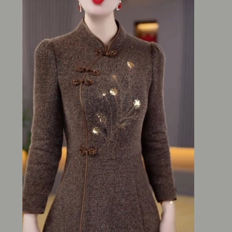 High-End Thickeneded Chinese Style Long-Sleeved Improved Cheongsam 2025 Winter New Style Elegant and Exquisite Mother's Dress