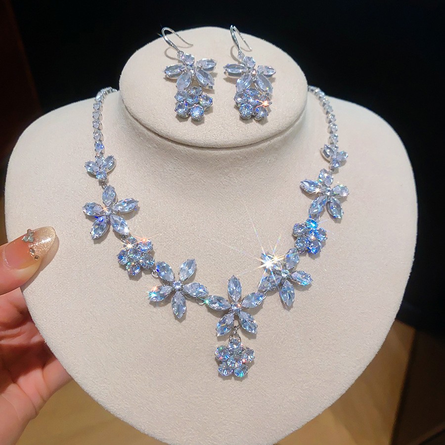 Collar de pendientes de diamantes con gotitas de agua transfronterizas europeas y americanas, colgante de moda de lujo ligero, cadena de clavícula, celebridad de Internet, joyería de alta gama, mujer