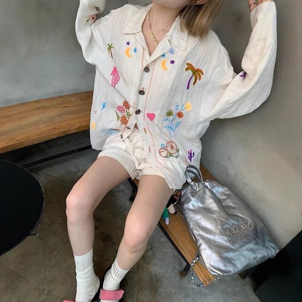 White spring summer retro design shirt