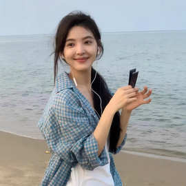 蓝色格子衬衫上衣女2024新款早秋薄款慵懒风休闲宽松衬衣防晒外套
