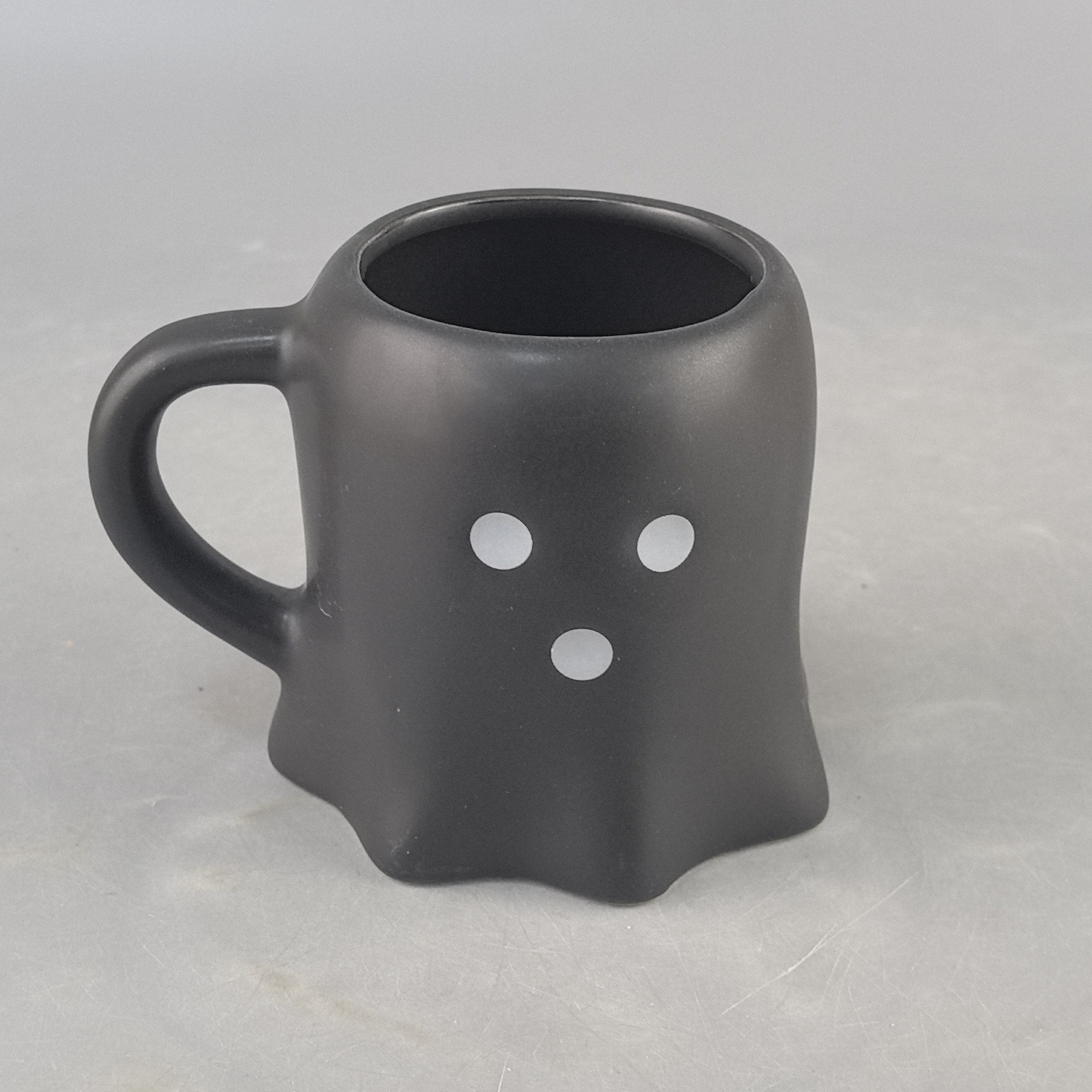 Creativo encantador fantasma de cerámica taza pintada a mano decoración de la escena de Halloween taza de agua extraña