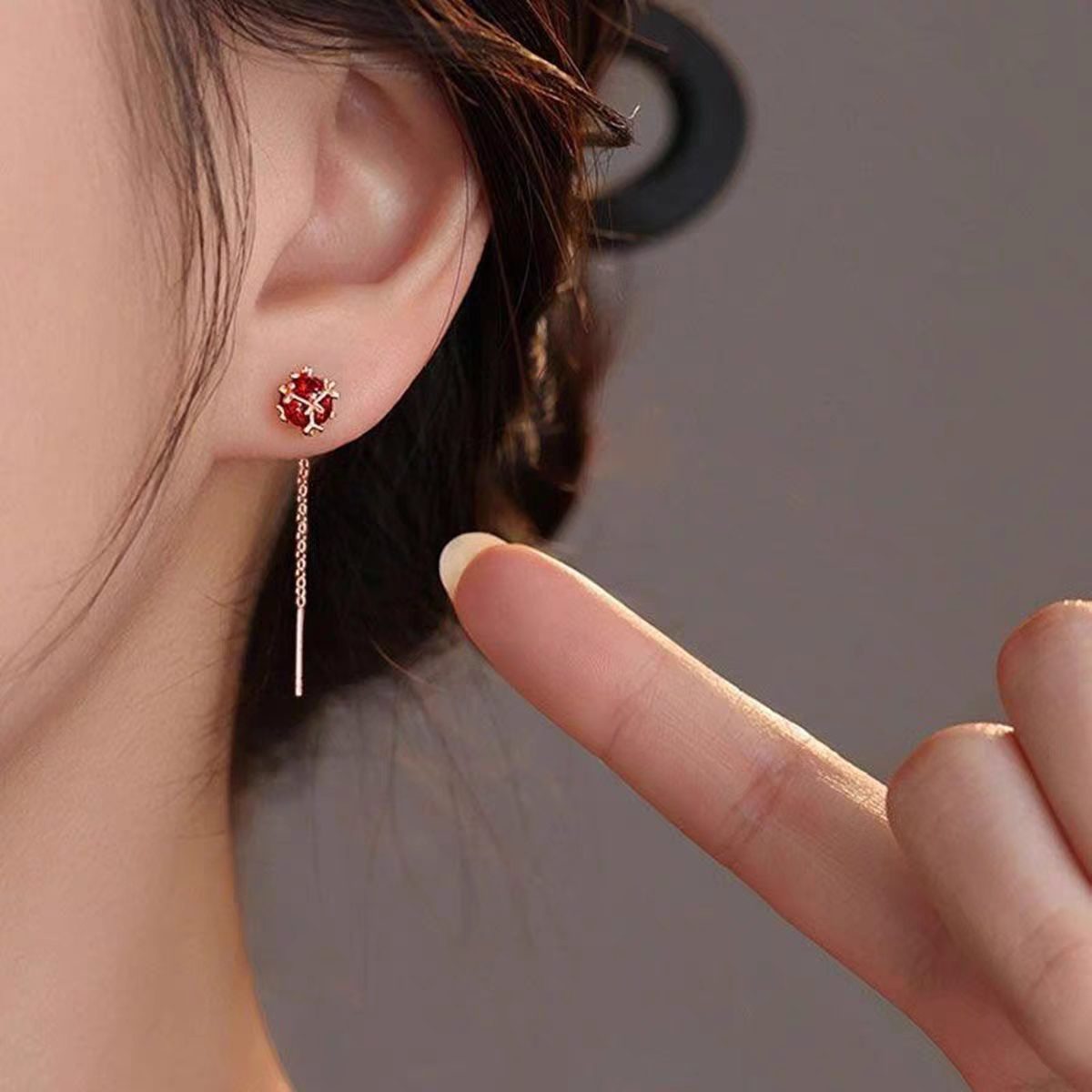 国潮红色锆石耳环立体魔方几何方块耳骨钉精致感小圆球孔明锁耳钉