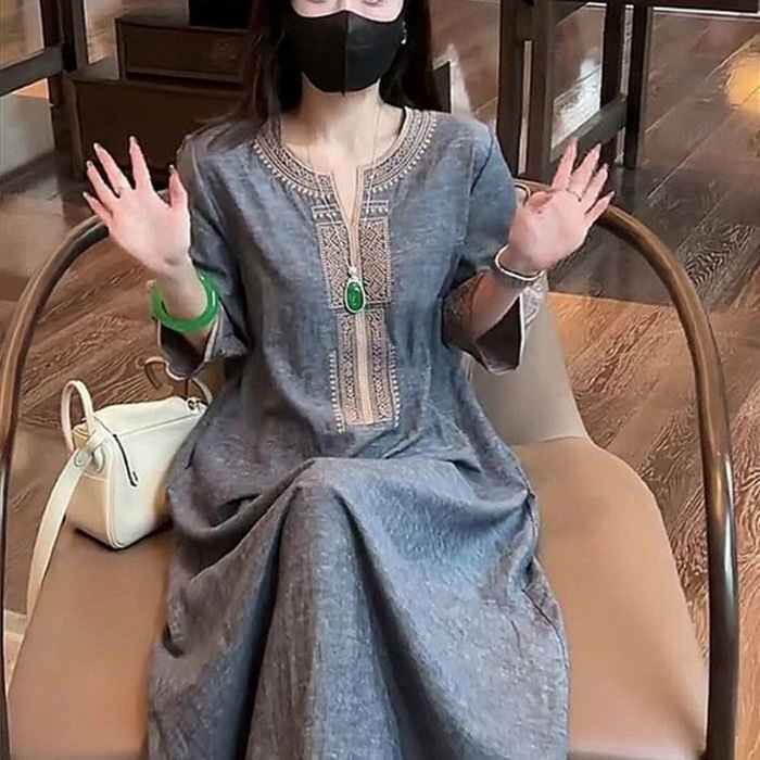 新しい中国風のプリント V ネックドレス女性のための 2025 夏の新しいルーズスリムカジュアル気質ロングスカート|undefined