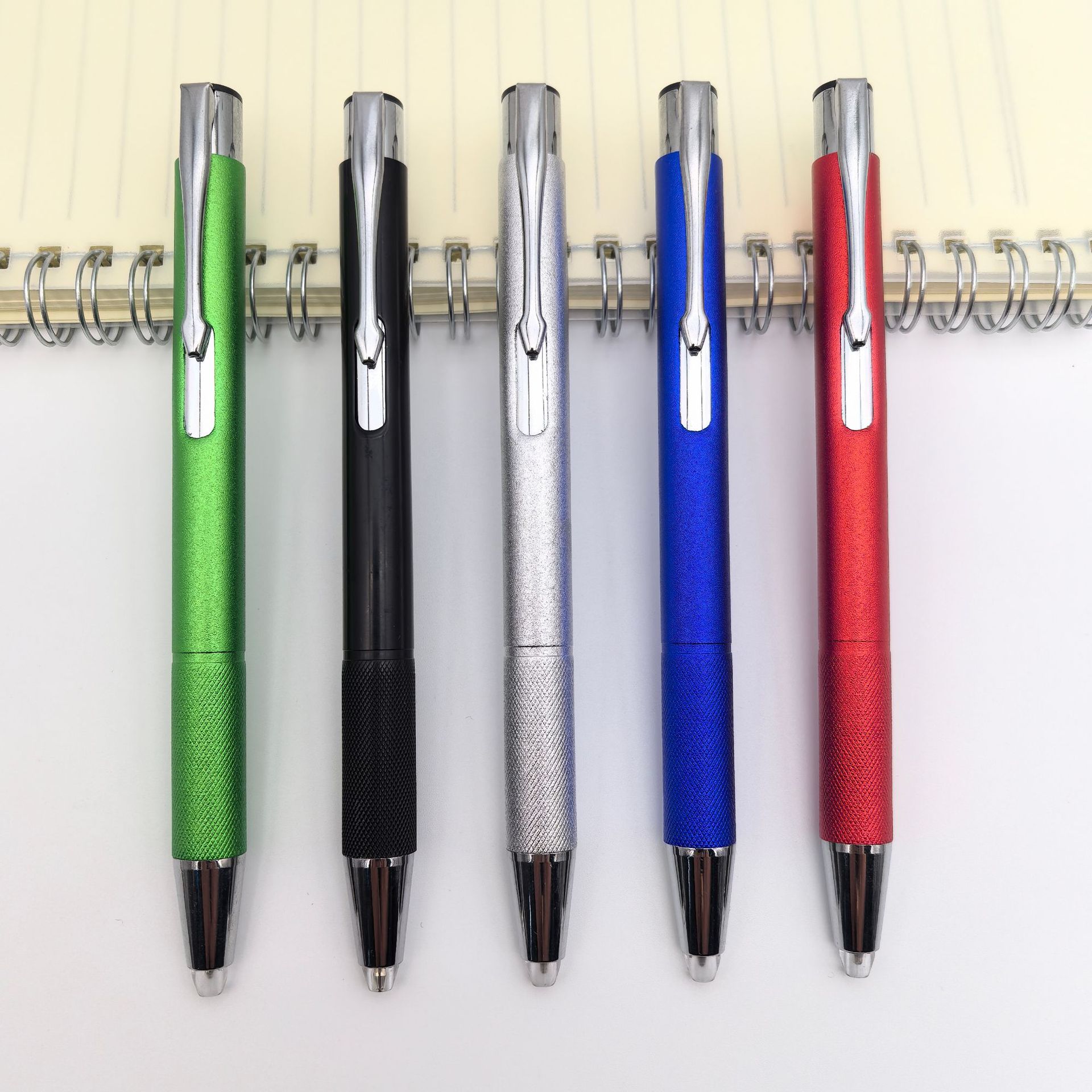 Nuevo bolígrafo de lámpara de metal esmerilado de pulsación lápiz de punta creativo LED lápiz de lámpara de punta antorcha lápiz de bola