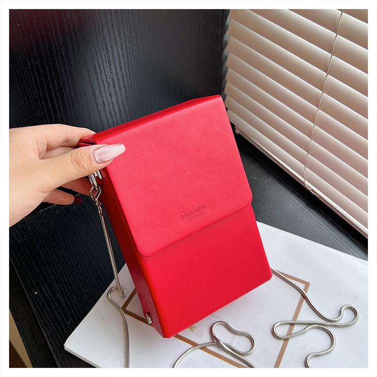 2024 neues Nischendesign für Damenhandtaschen, Zigarettenschachtel-Crossbody-Mini-Mund-rote Handytaschen, Kettentaschen_voghion.com