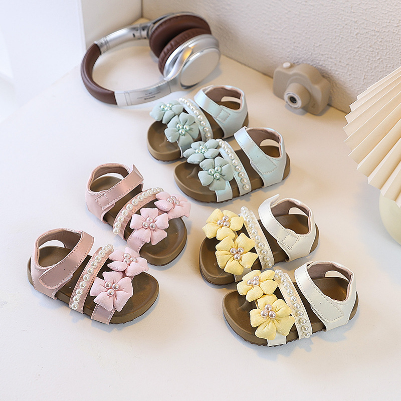 Fashionable girls' sandals, new summer model, children's soft-soled beach shoes, baby one-strap floral princess sandals