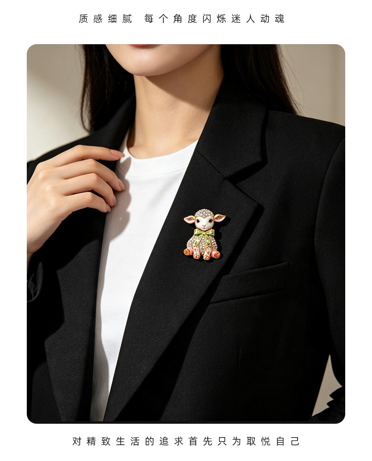 Original cute bowknot lamb brooch with pearls and diamonds, enamel finish, gentle and soothing, decorative pin for women's suits