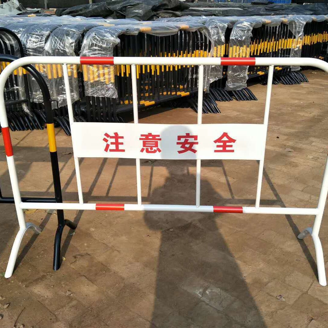 市政防撞柱交通道路护栏交通护栏临时围挡黑黄铁马护栏水马防撞桶