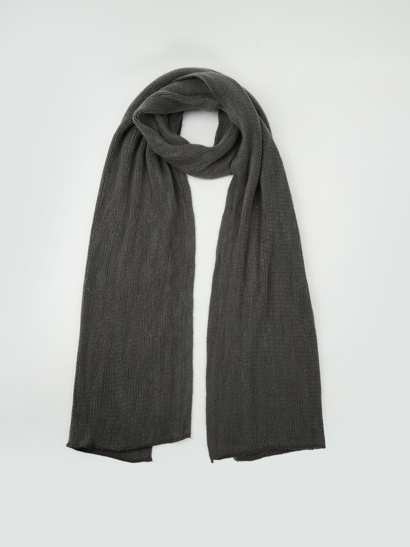 Gris oscuro