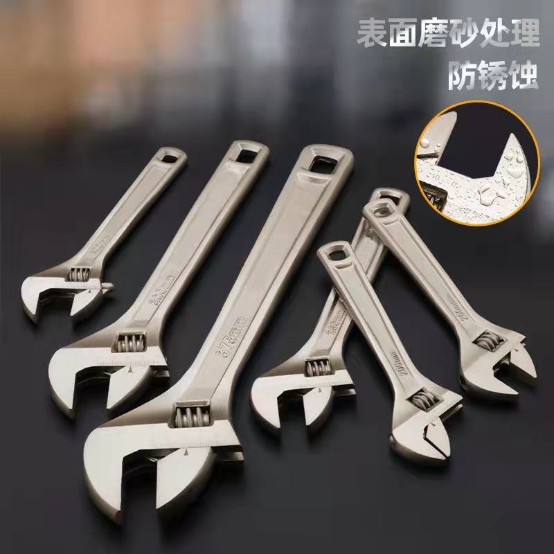 El fabricante suministra llaves ajustables, llaves de carraca con orificio cuadrado, llaves ajustables niqueladas, llaves flexibles, gruesas y duraderas.