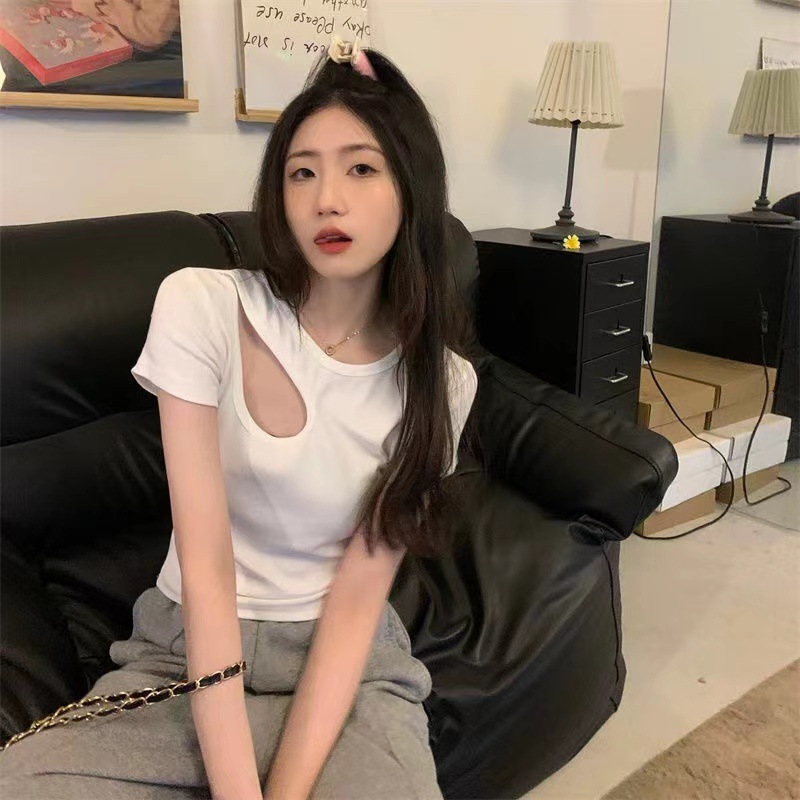 Camiseta de manga corta para mujer con clavícula hueca para diseño, estilo occidental, estilo sexy, dulce y picante, parte superior fuera de la cintura para estudiantes image 4