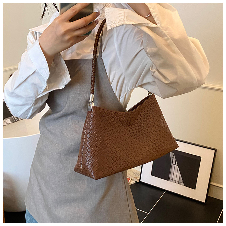 Solid color casual woven pattern large-capacity fashionable 2025 retro new style, elegant underarm bag, single-shoulder hand-carry ladies' bag undefined