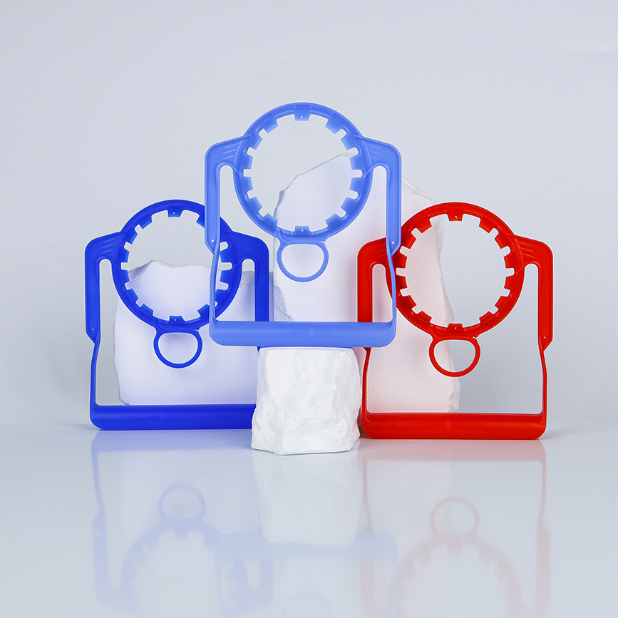 Fábrica de fuente al por mayor botella de agua potable desechable 55 calibre botella de bebidas PE mango mango de plástico