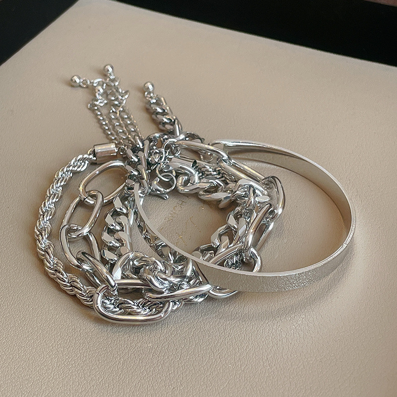 欧米のクロスボーダーにジルコンを入れて、ブレスレットを開けます。