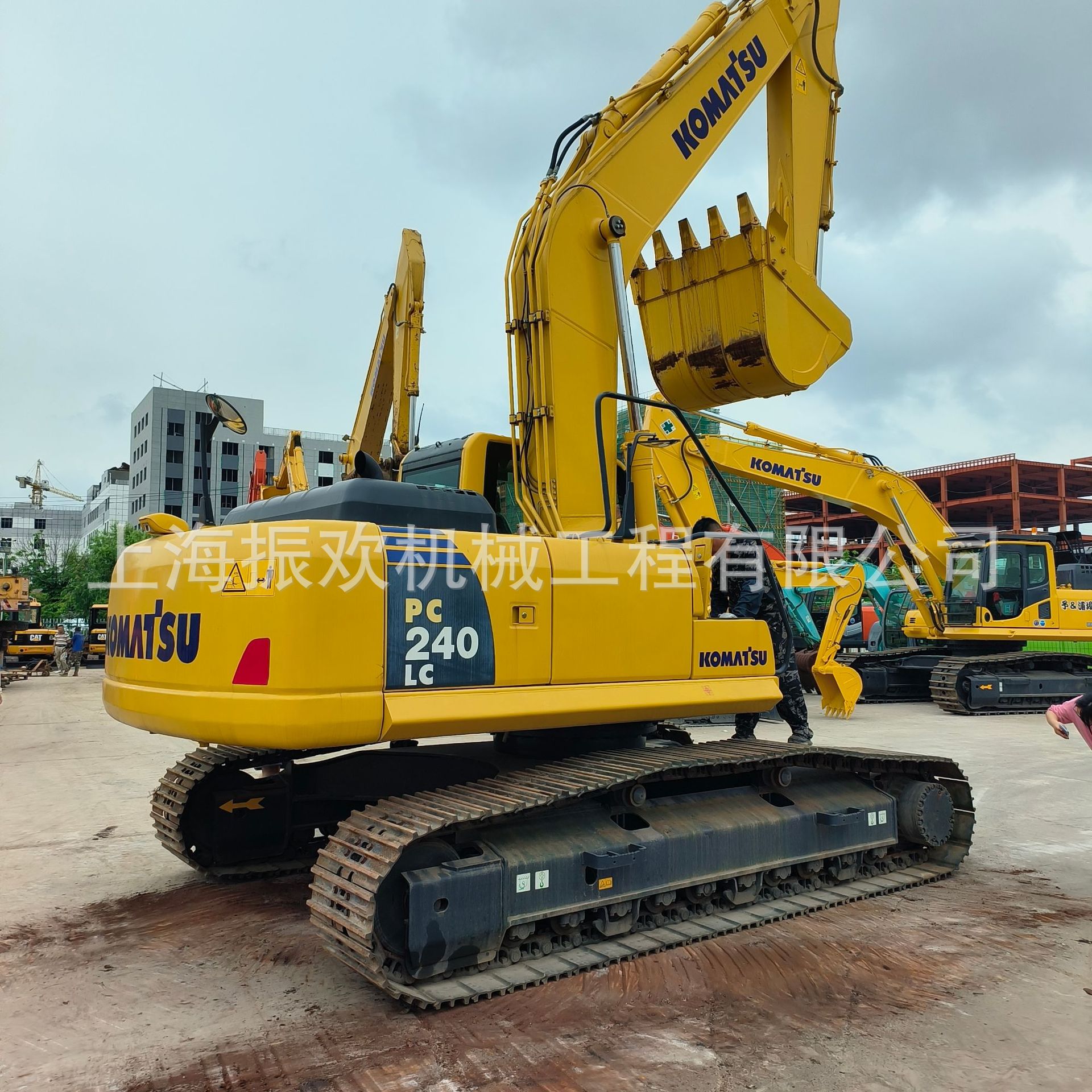 9成新二手小松PC240LC-8MO挖掘机诚心出售价格实惠出口海外